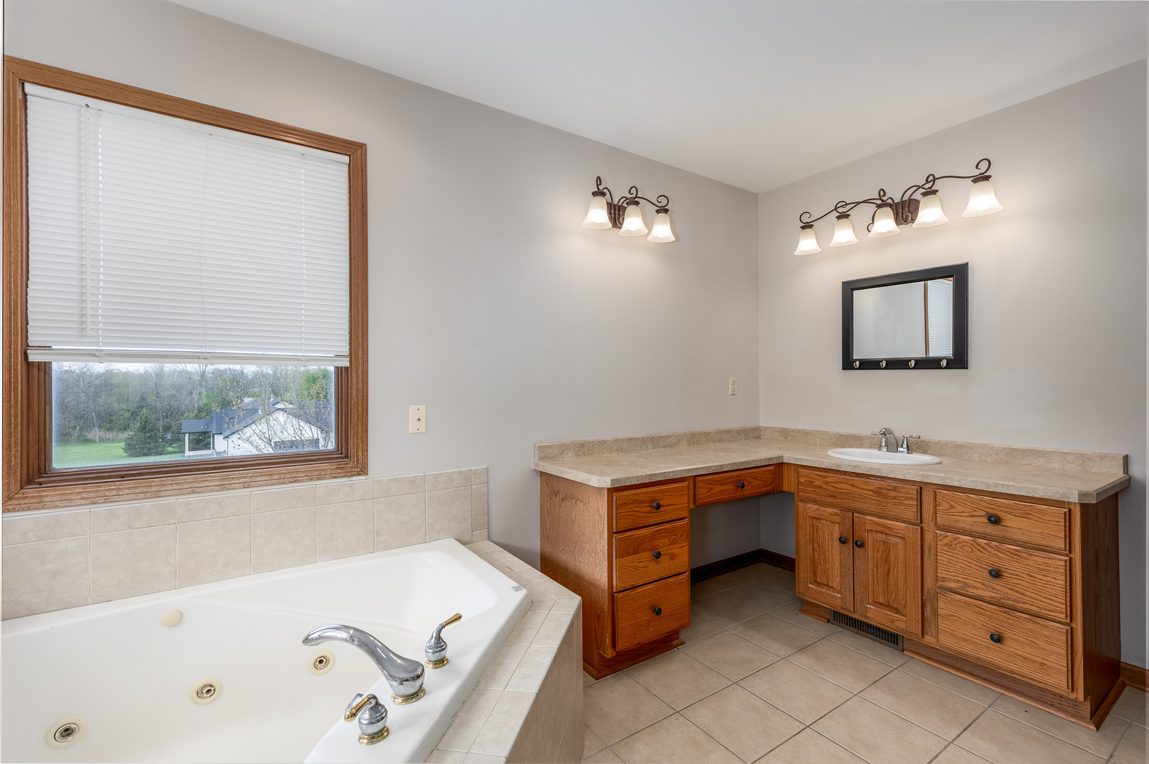 2669 E 1545th Road, Ottawa, IL 61350