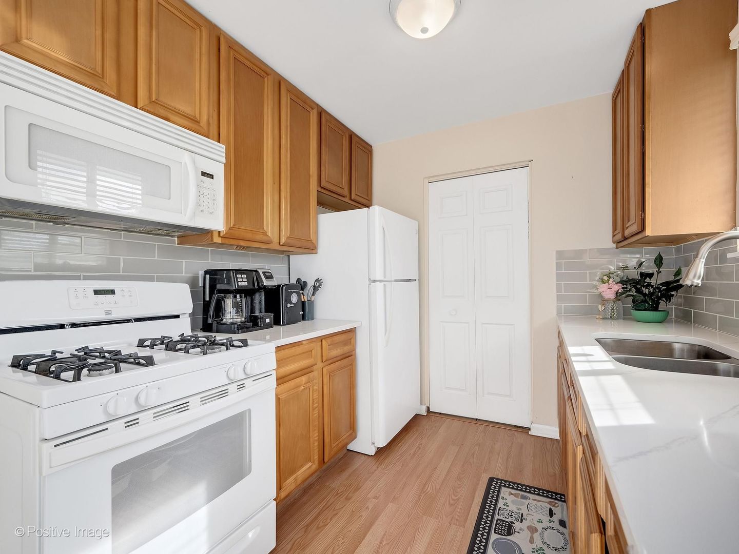 605 Commanche Court, Carol Stream, IL 60188