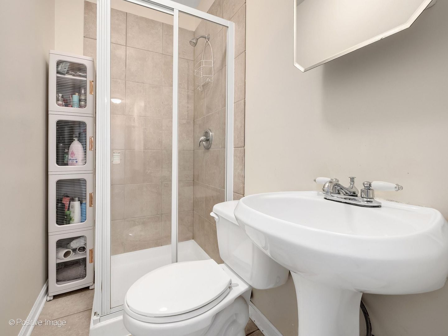 605 Commanche Court, Carol Stream, IL 60188