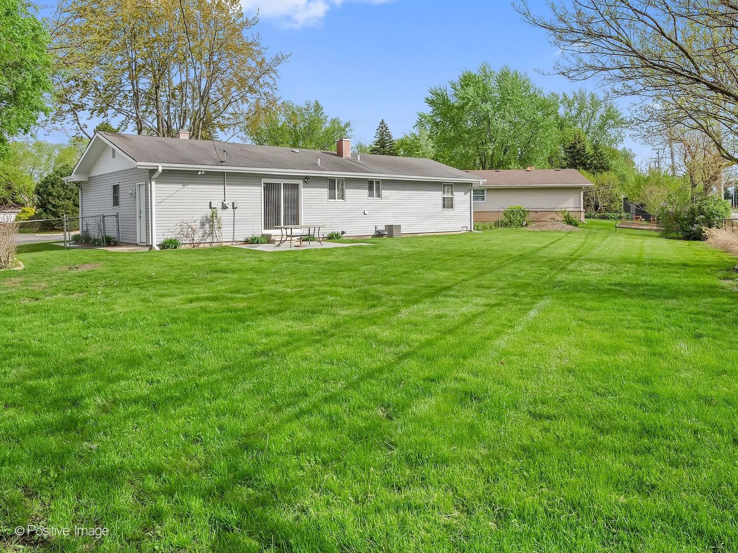 605 Commanche Court, Carol Stream, IL 60188