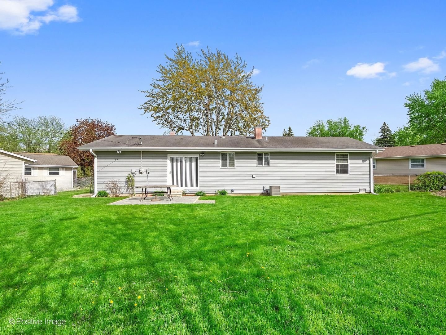 605 Commanche Court, Carol Stream, IL 60188