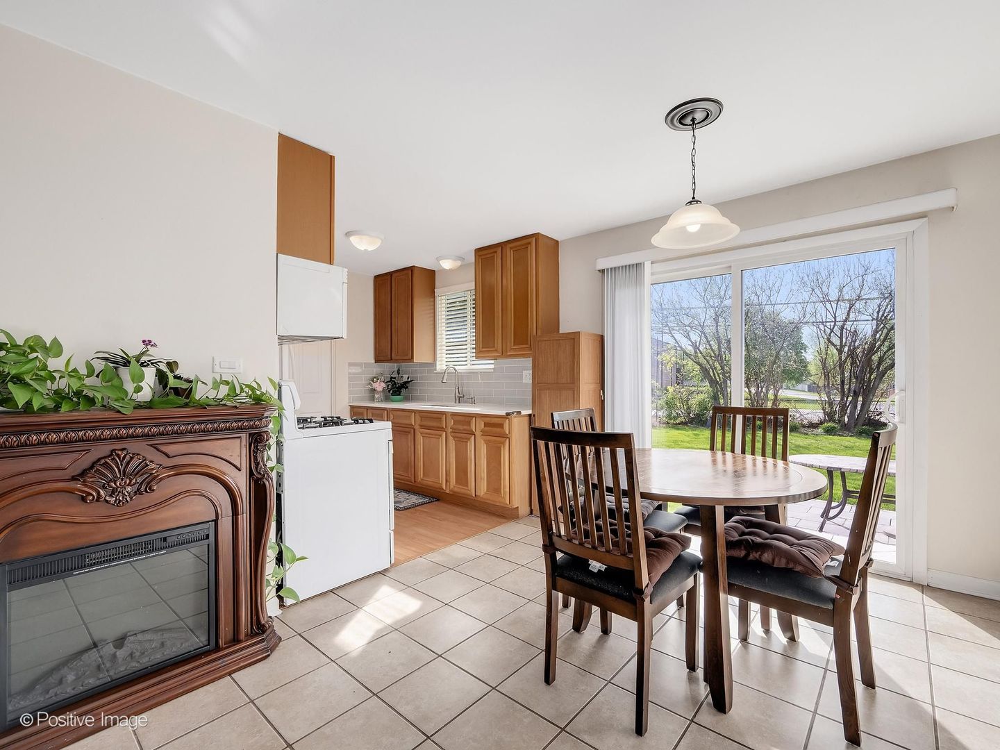 605 Commanche Court, Carol Stream, IL 60188