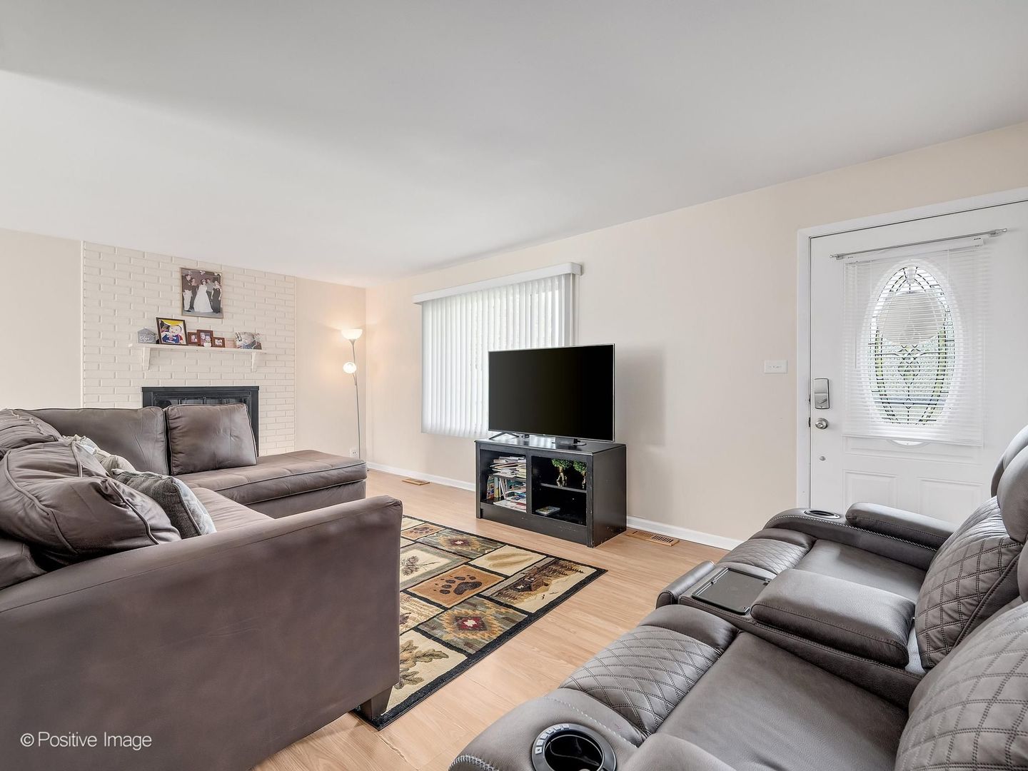 605 Commanche Court, Carol Stream, IL 60188