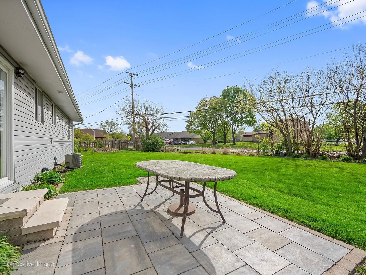 605 Commanche Court, Carol Stream, IL 60188