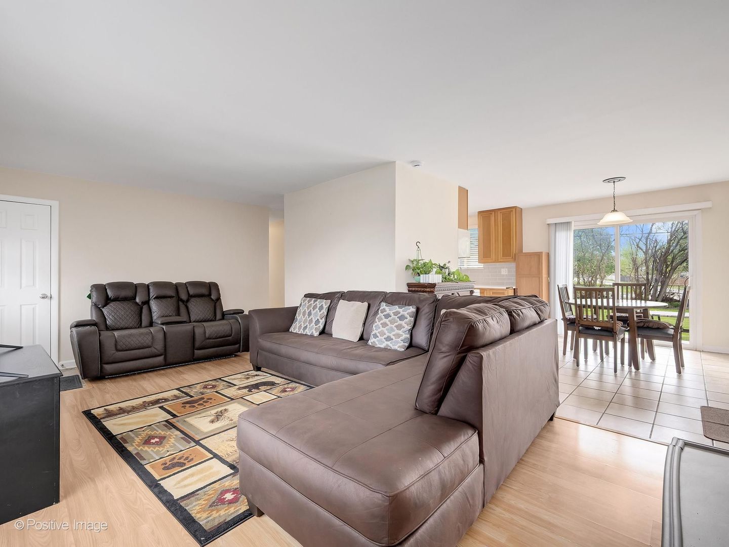 605 Commanche Court, Carol Stream, IL 60188