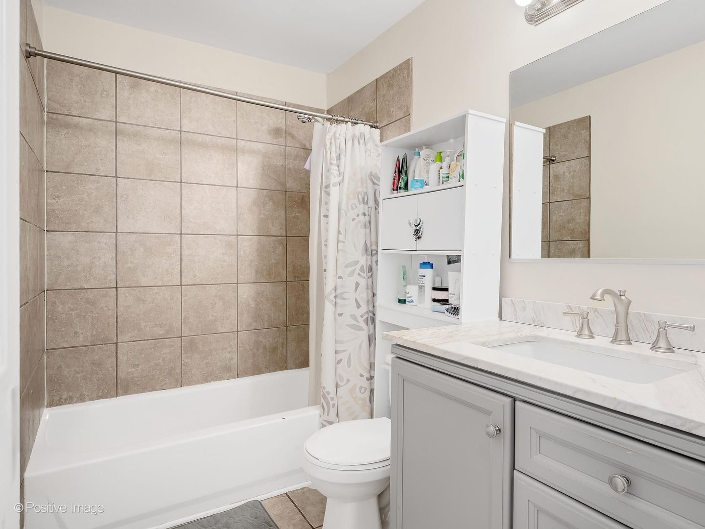 605 Commanche Court, Carol Stream, IL 60188