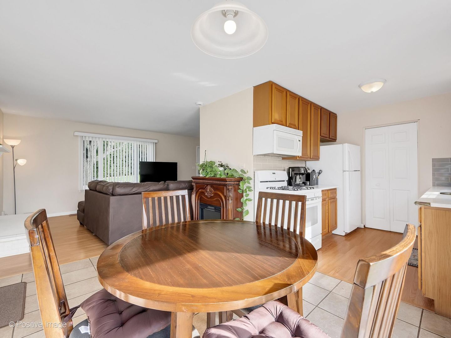 605 Commanche Court, Carol Stream, IL 60188