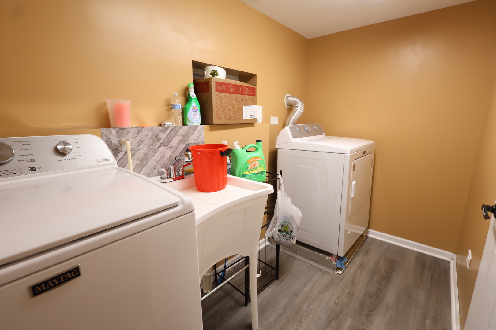 8043 Salisbury Avenue, Lyons, IL 60534