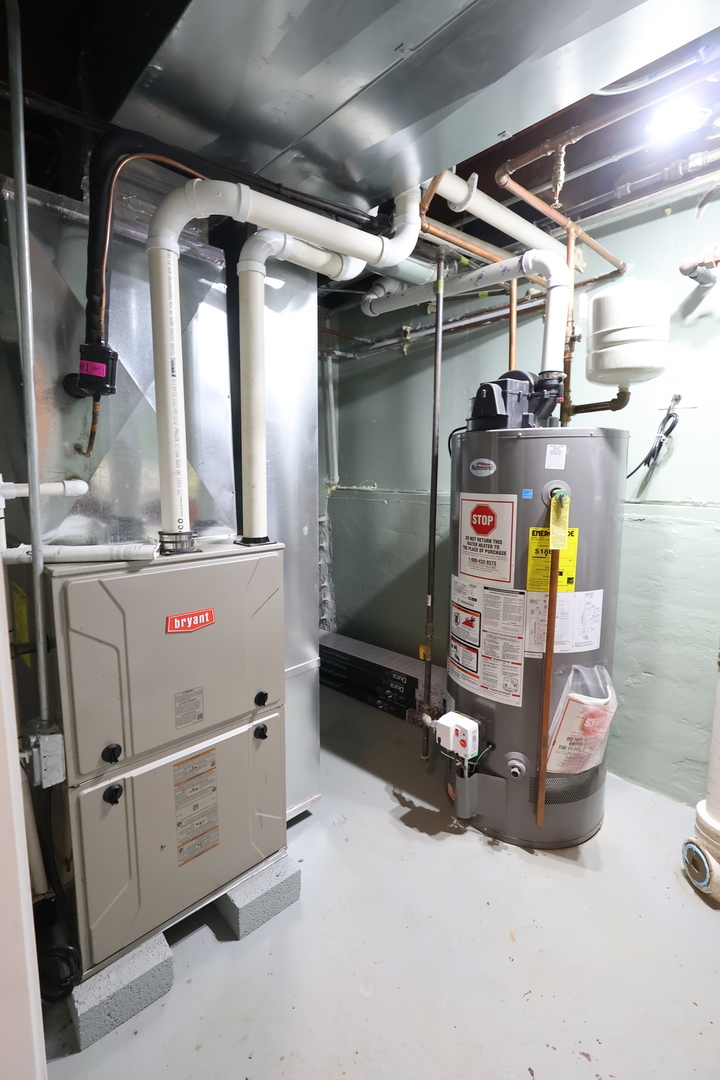 8043 Salisbury Avenue, Lyons, IL 60534