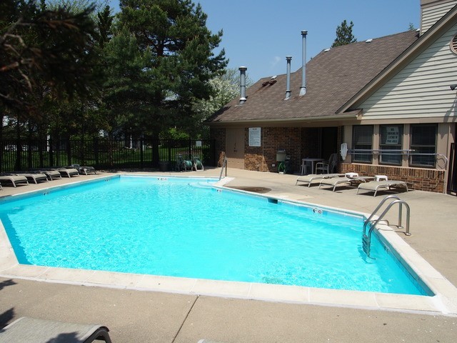 43 Willow Parkway, Buffalo Grove, IL 60089