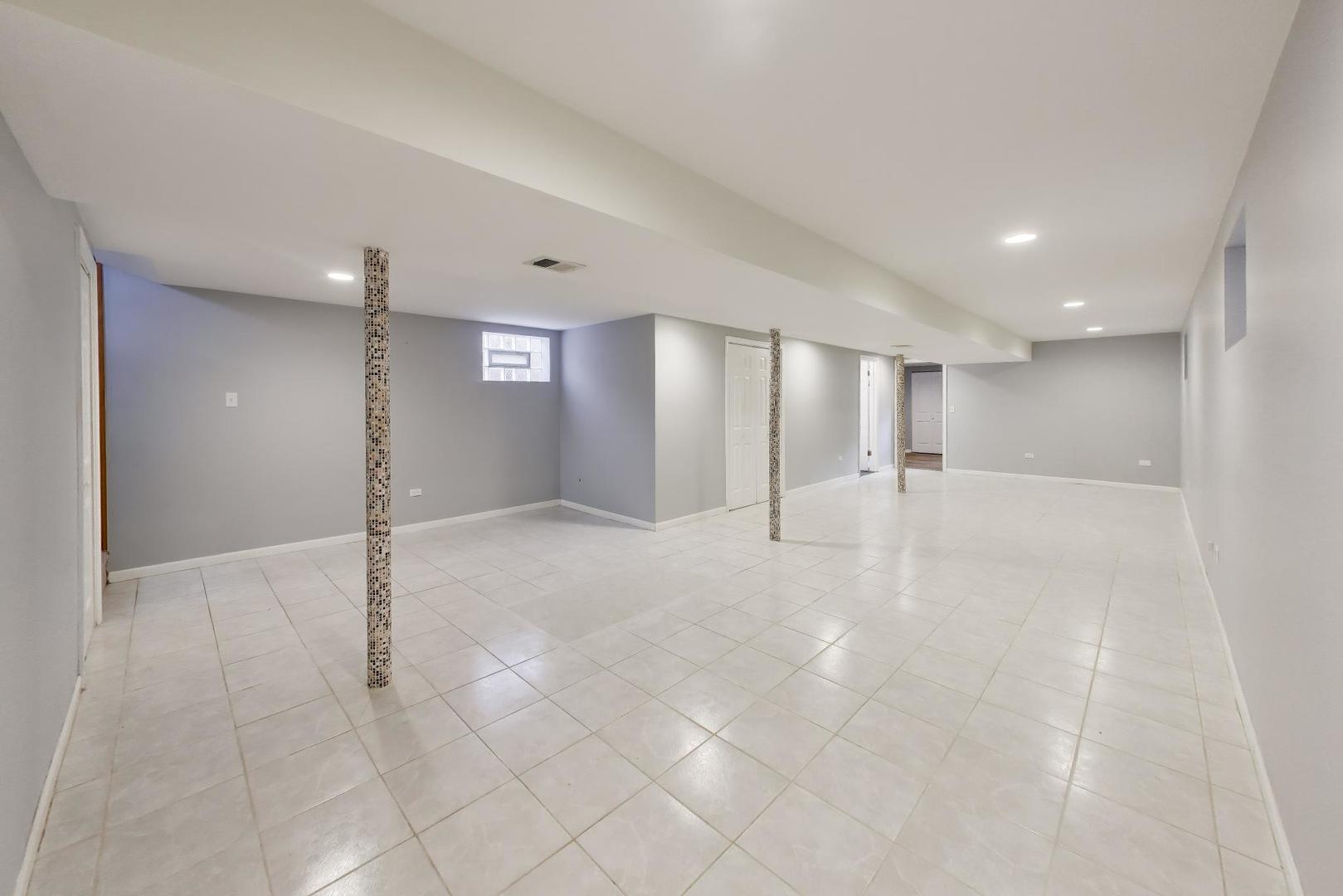 2972 S Loomis Street, Chicago, IL 60608