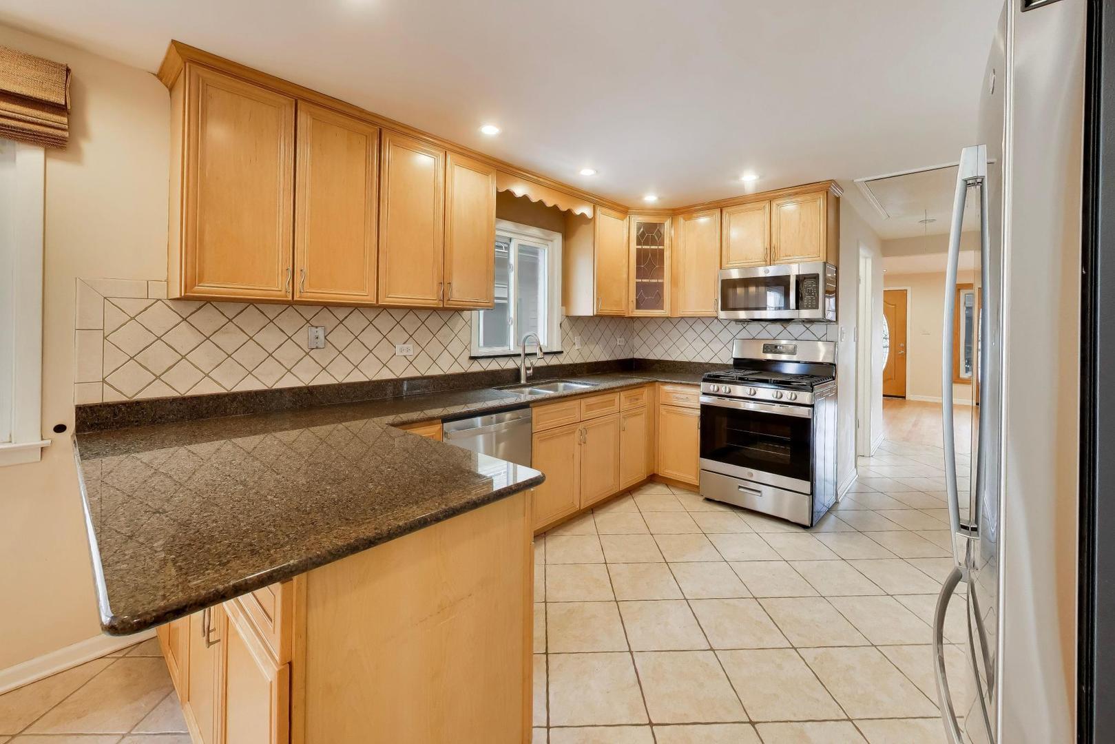 2972 S Loomis Street, Chicago, IL 60608
