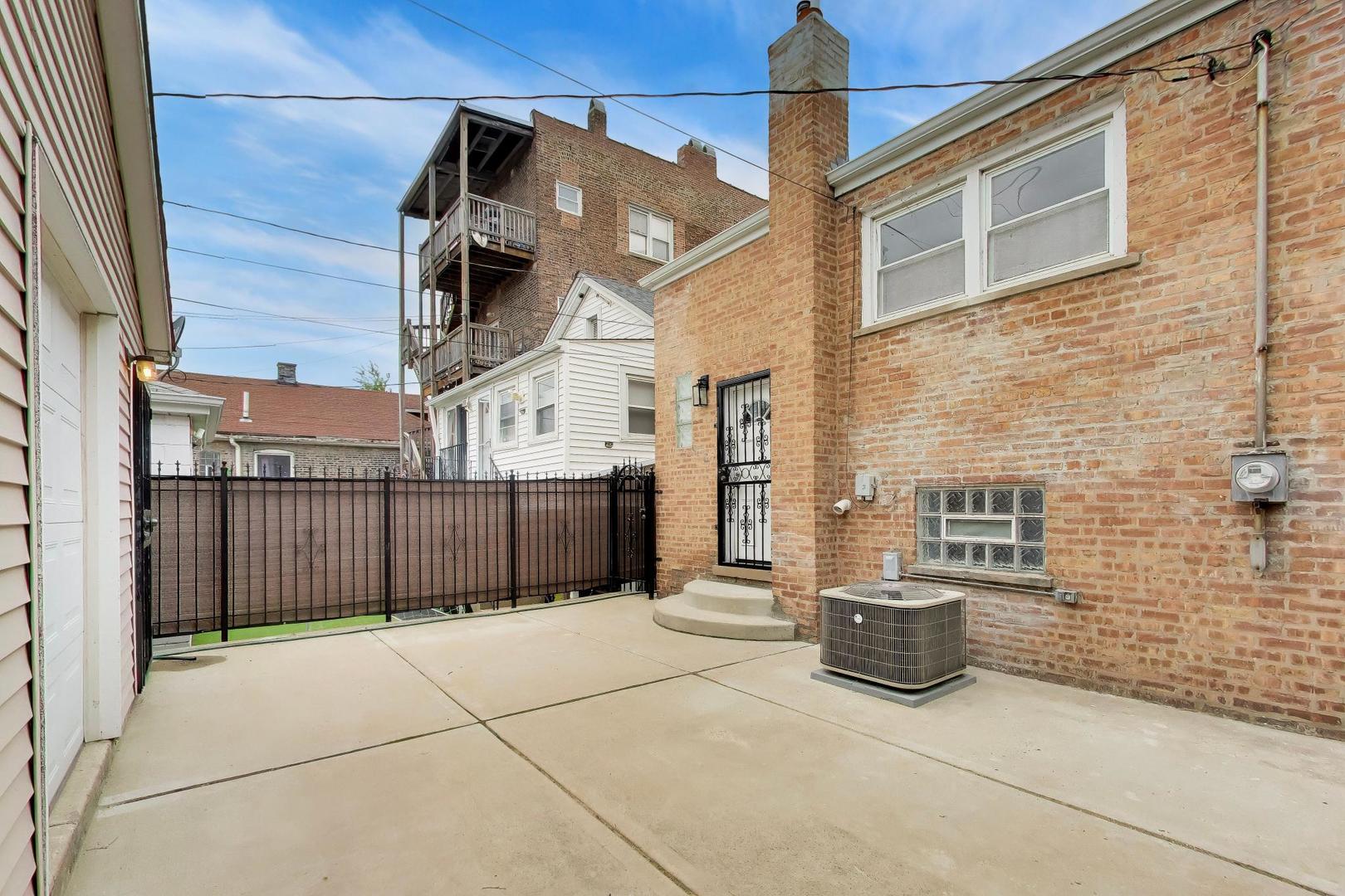 2972 S Loomis Street, Chicago, IL 60608