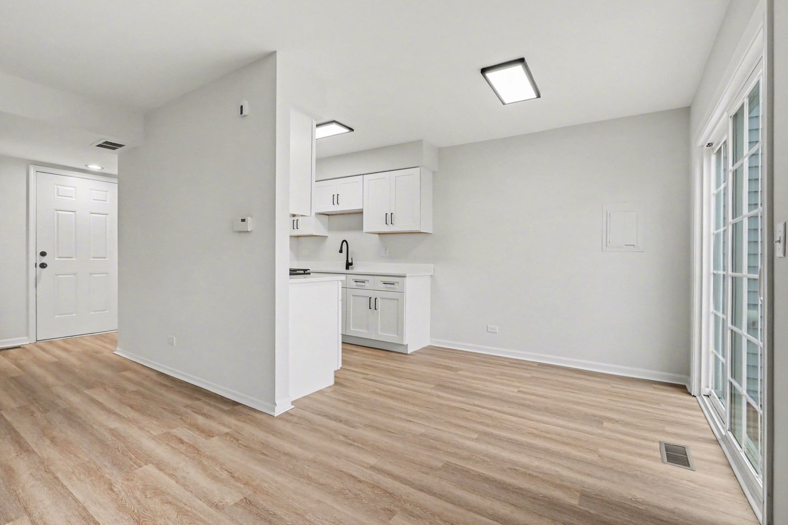 1895 Hickory Lane, Glendale Heights, IL 60139