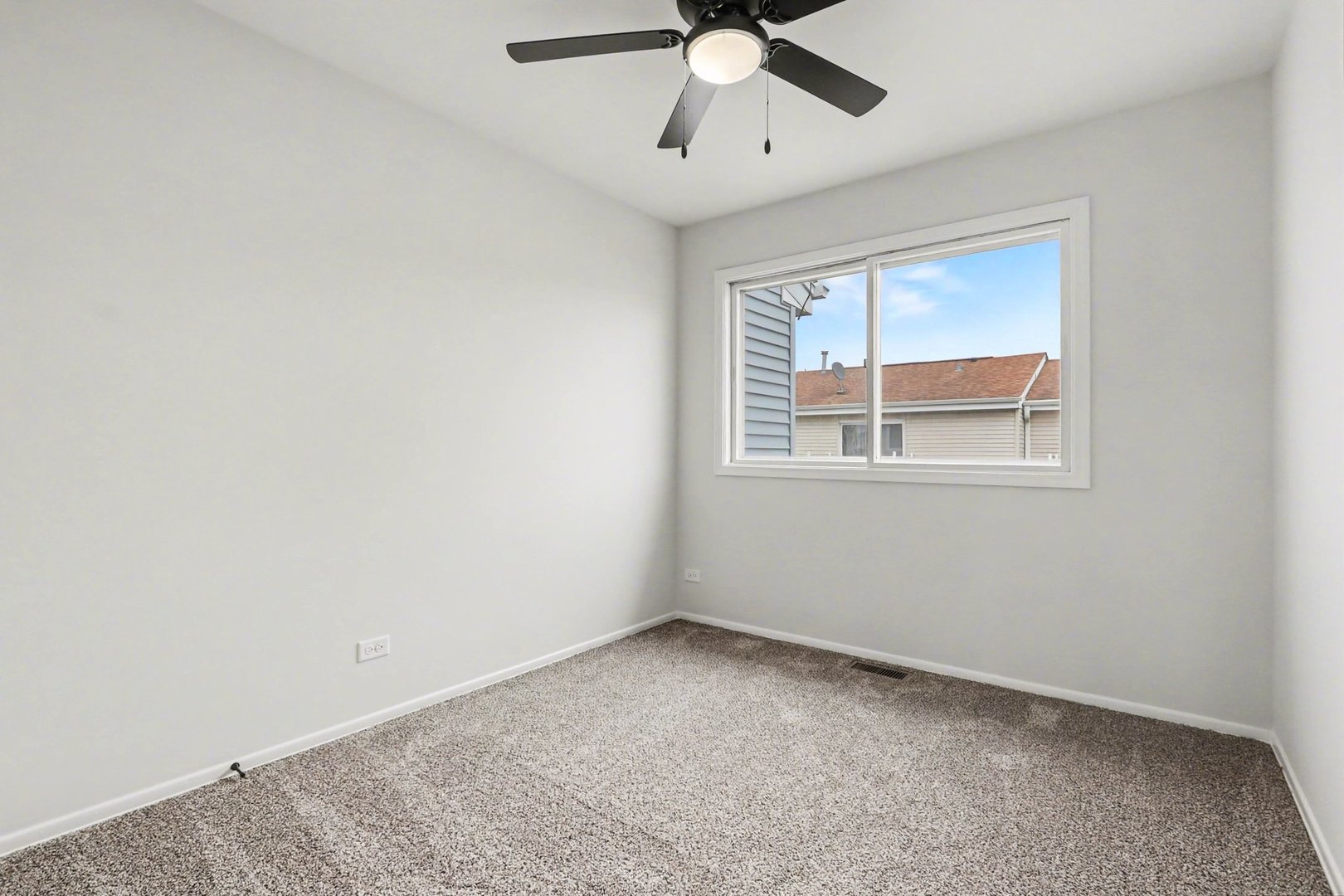 1895 Hickory Lane, Glendale Heights, IL 60139