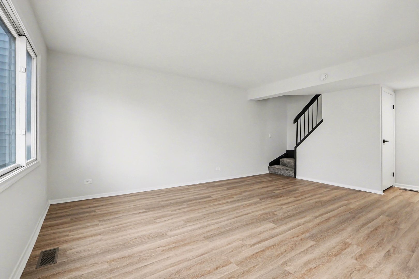 1895 Hickory Lane, Glendale Heights, IL 60139