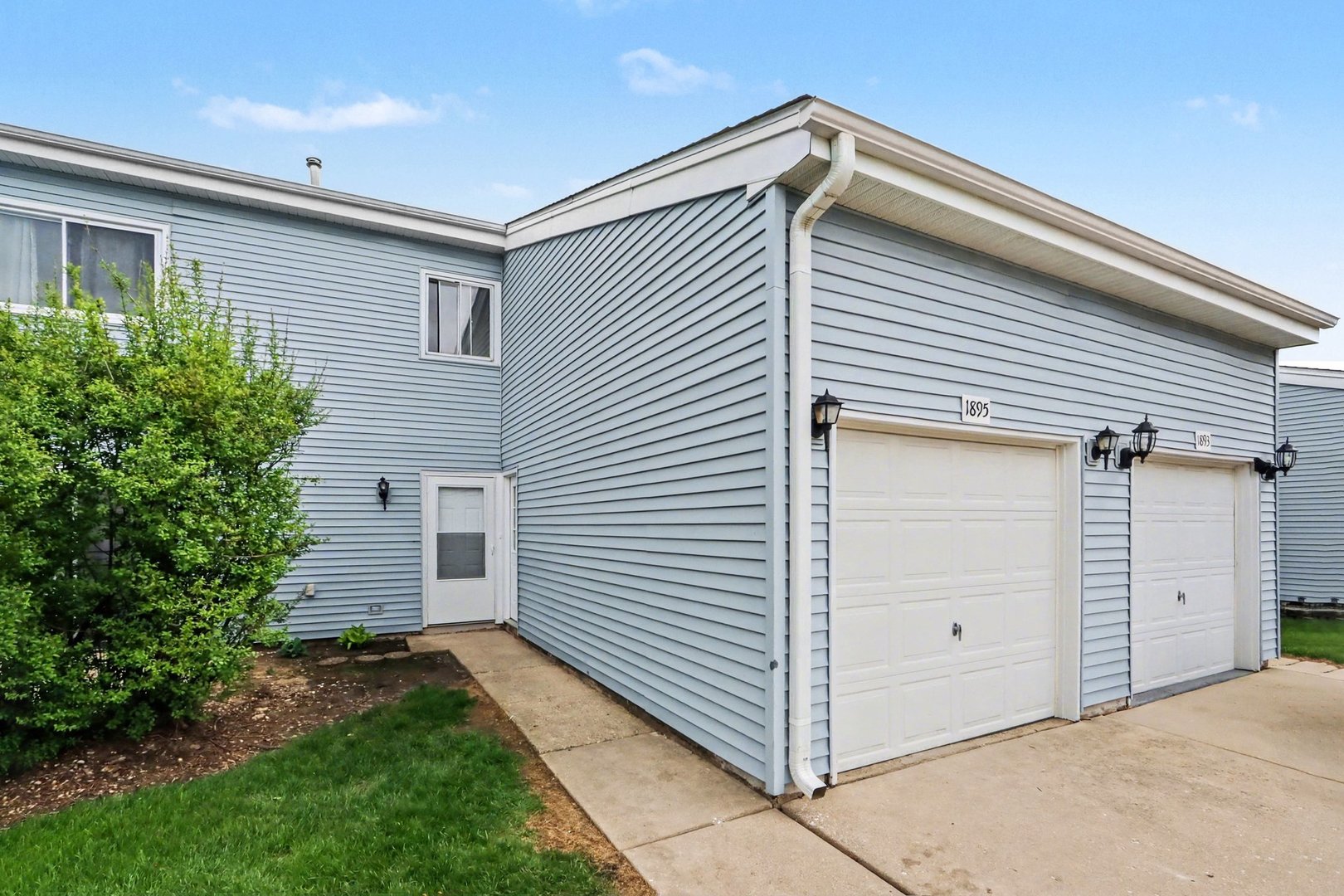 1895 Hickory Lane, Glendale Heights, IL 60139