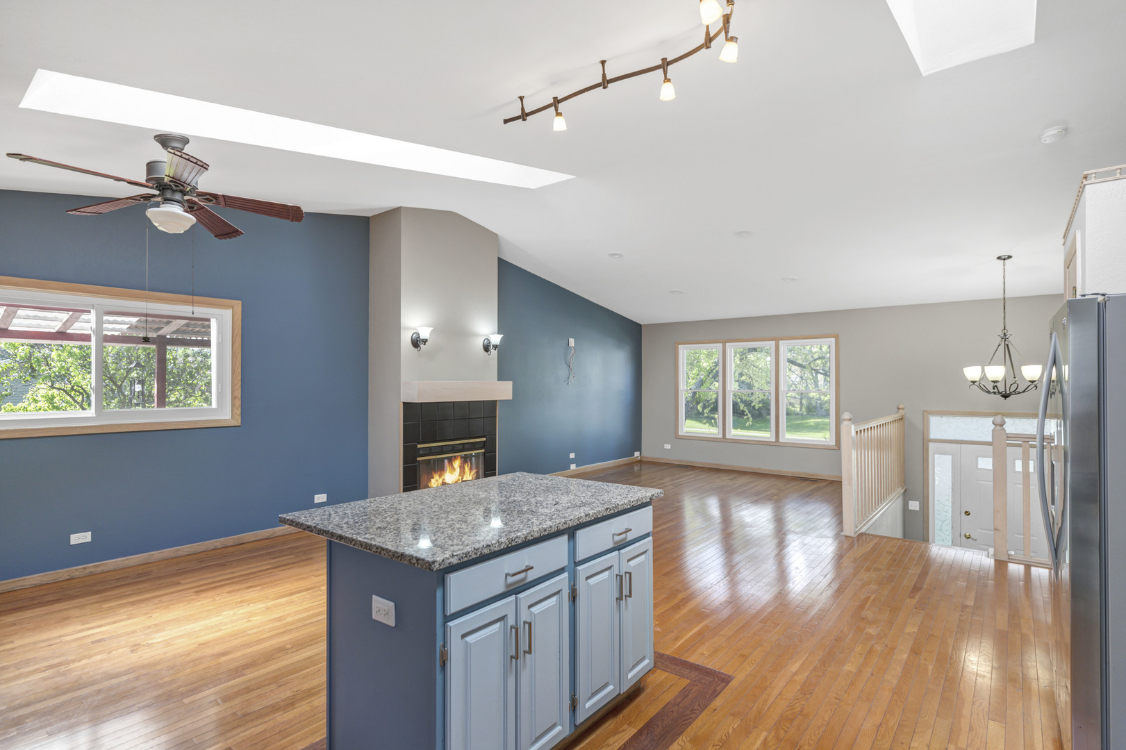 439 E Morse Avenue, Bartlett, IL 60103