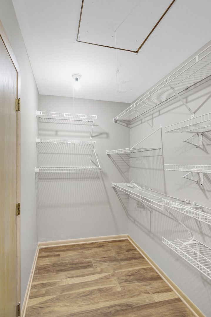 439 E Morse Avenue, Bartlett, IL 60103