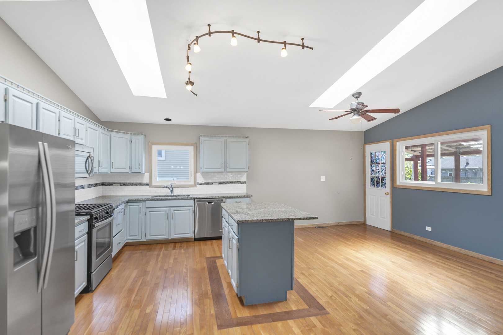 439 E Morse Avenue, Bartlett, IL 60103