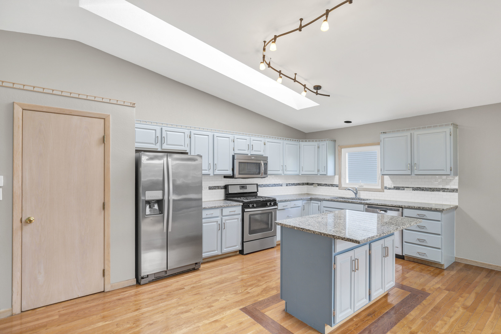 439 E Morse Avenue, Bartlett, IL 60103