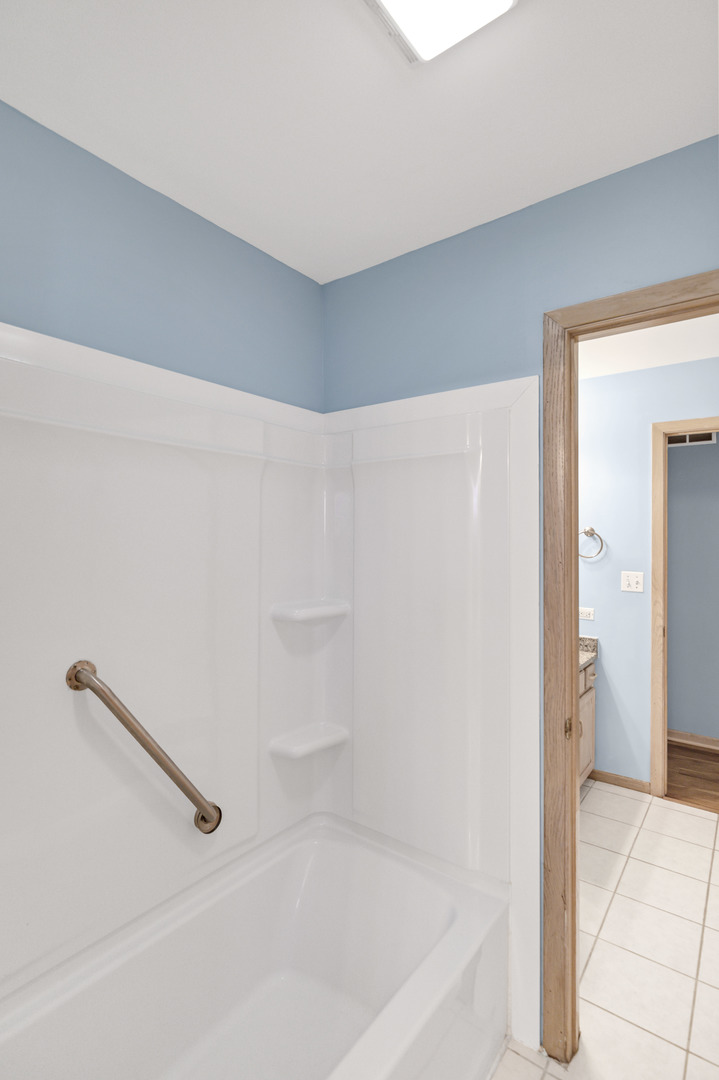 439 E Morse Avenue, Bartlett, IL 60103