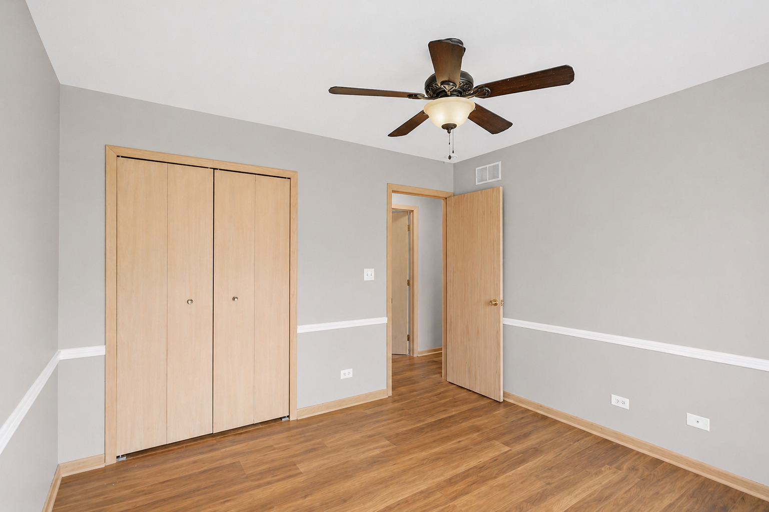 439 E Morse Avenue, Bartlett, IL 60103