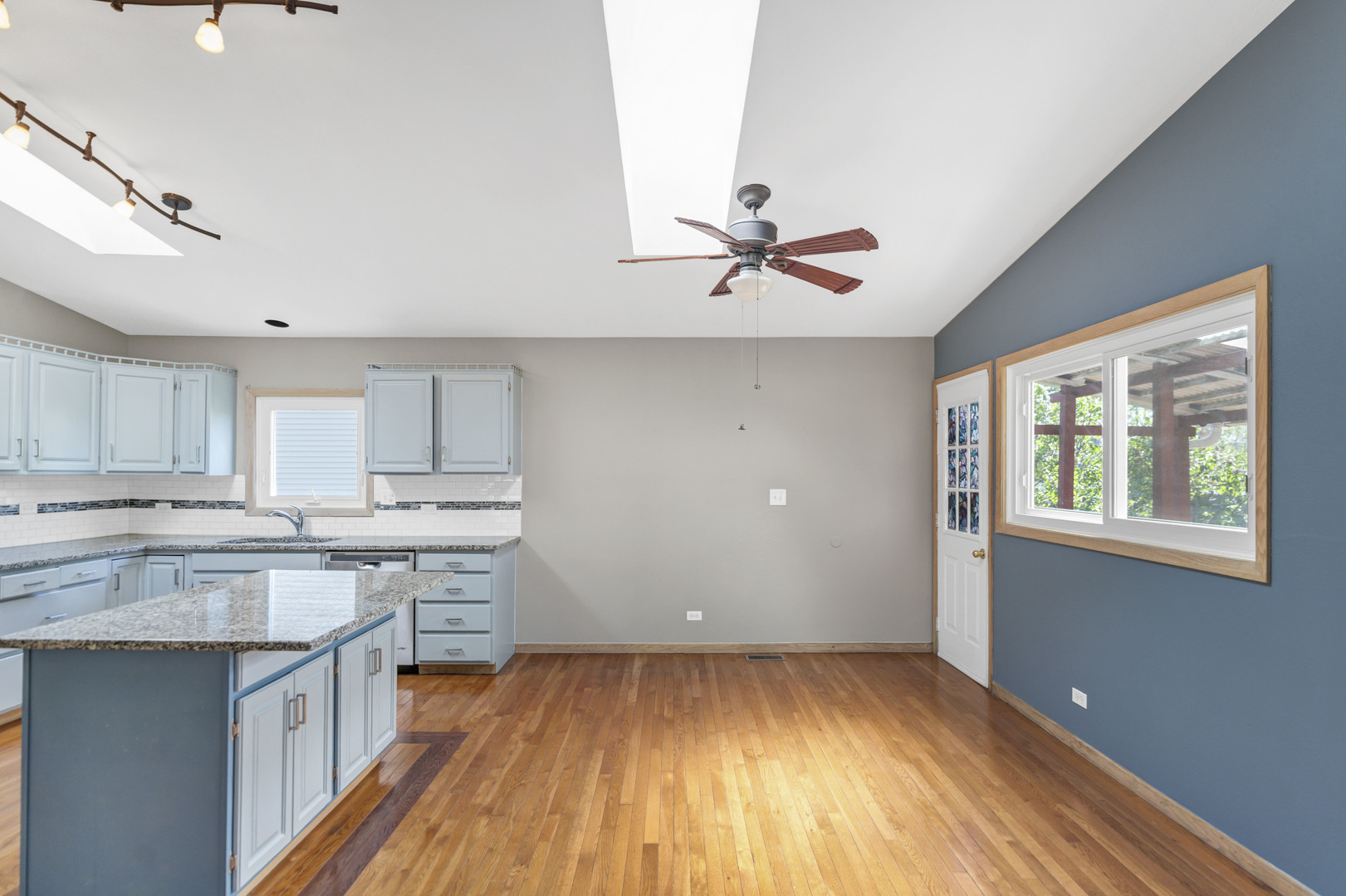 439 E Morse Avenue, Bartlett, IL 60103