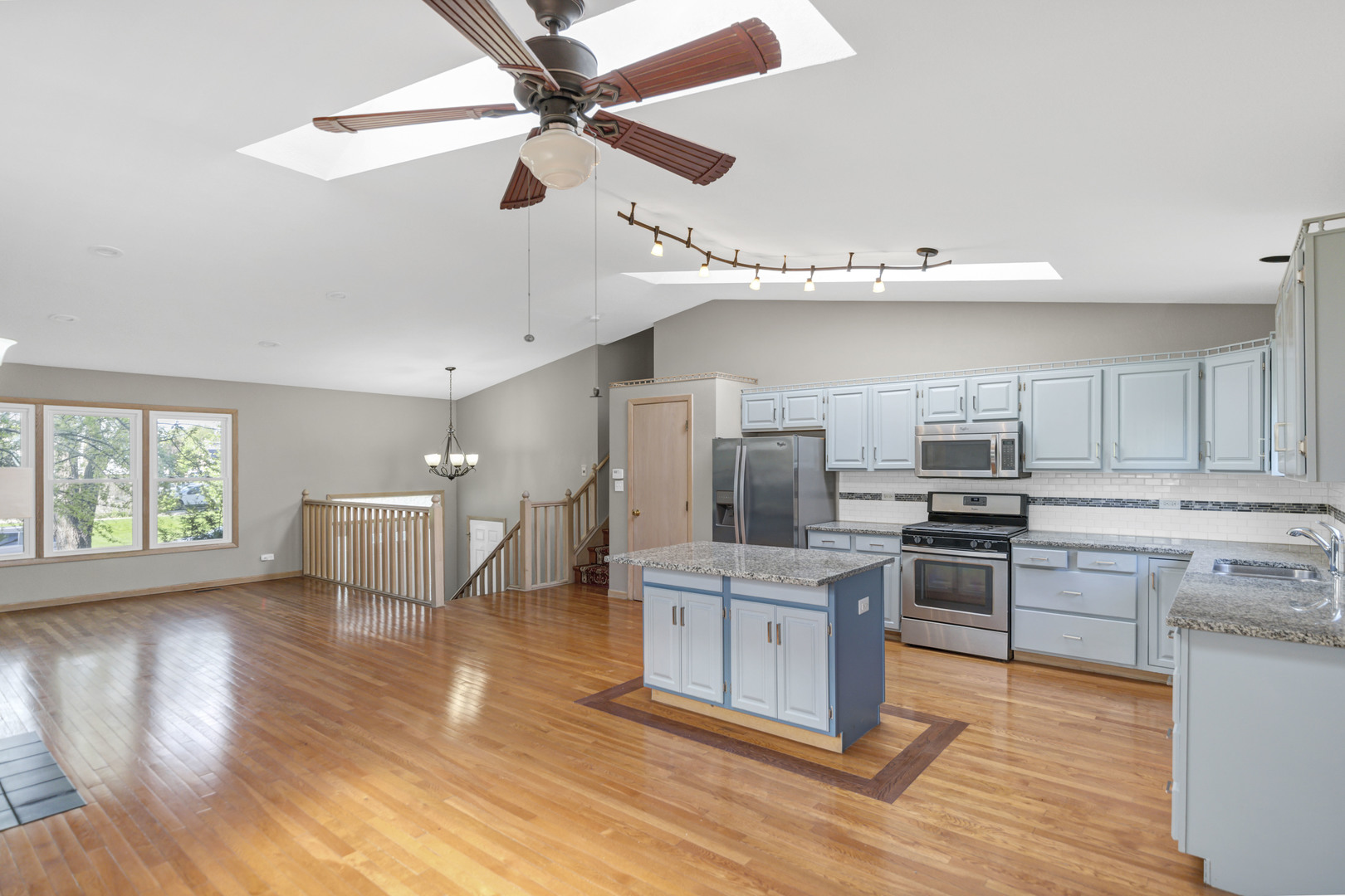 439 E Morse Avenue, Bartlett, IL 60103