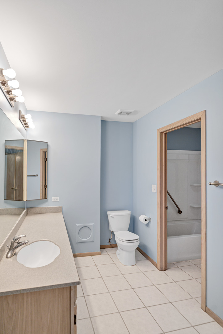 439 E Morse Avenue, Bartlett, IL 60103