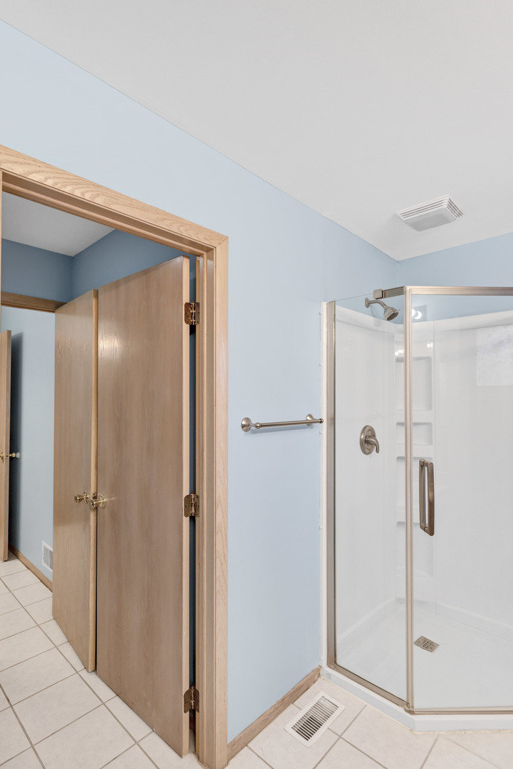 439 E Morse Avenue, Bartlett, IL 60103