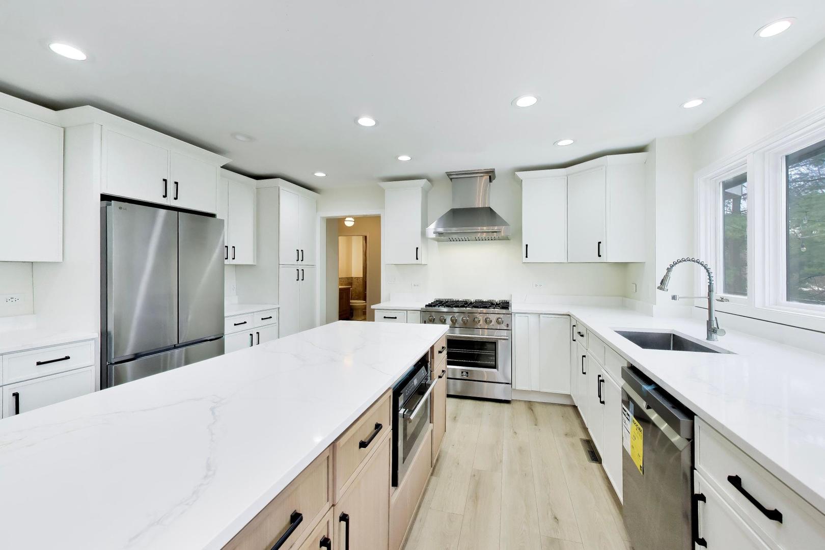 8S510 Oxford Lane, Naperville, IL 60565