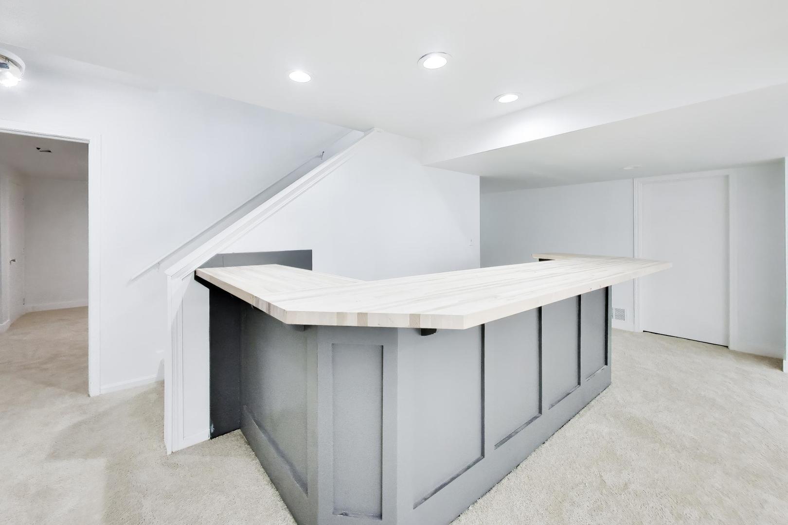 8S510 Oxford Lane, Naperville, IL 60565