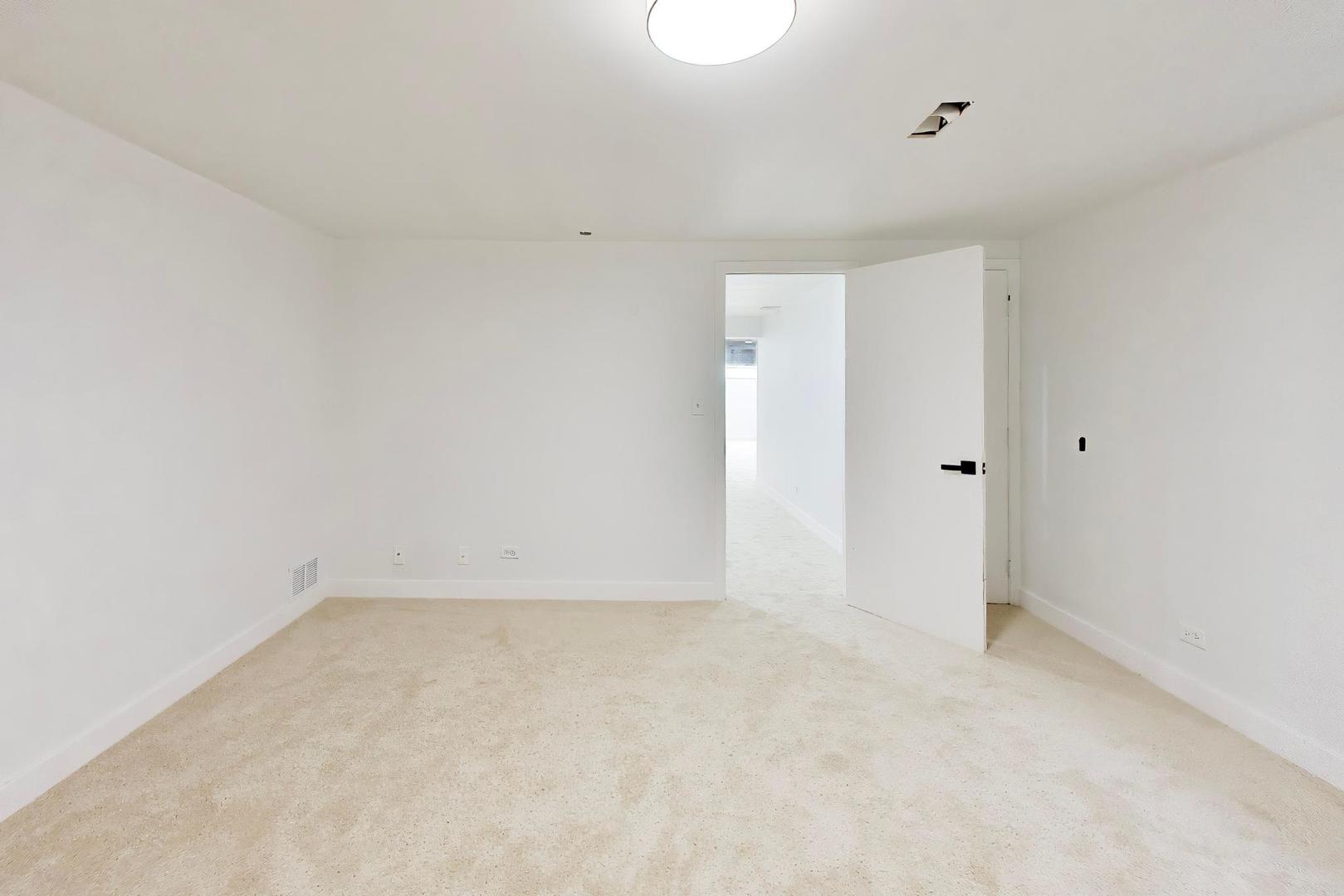 8S510 Oxford Lane, Naperville, IL 60565