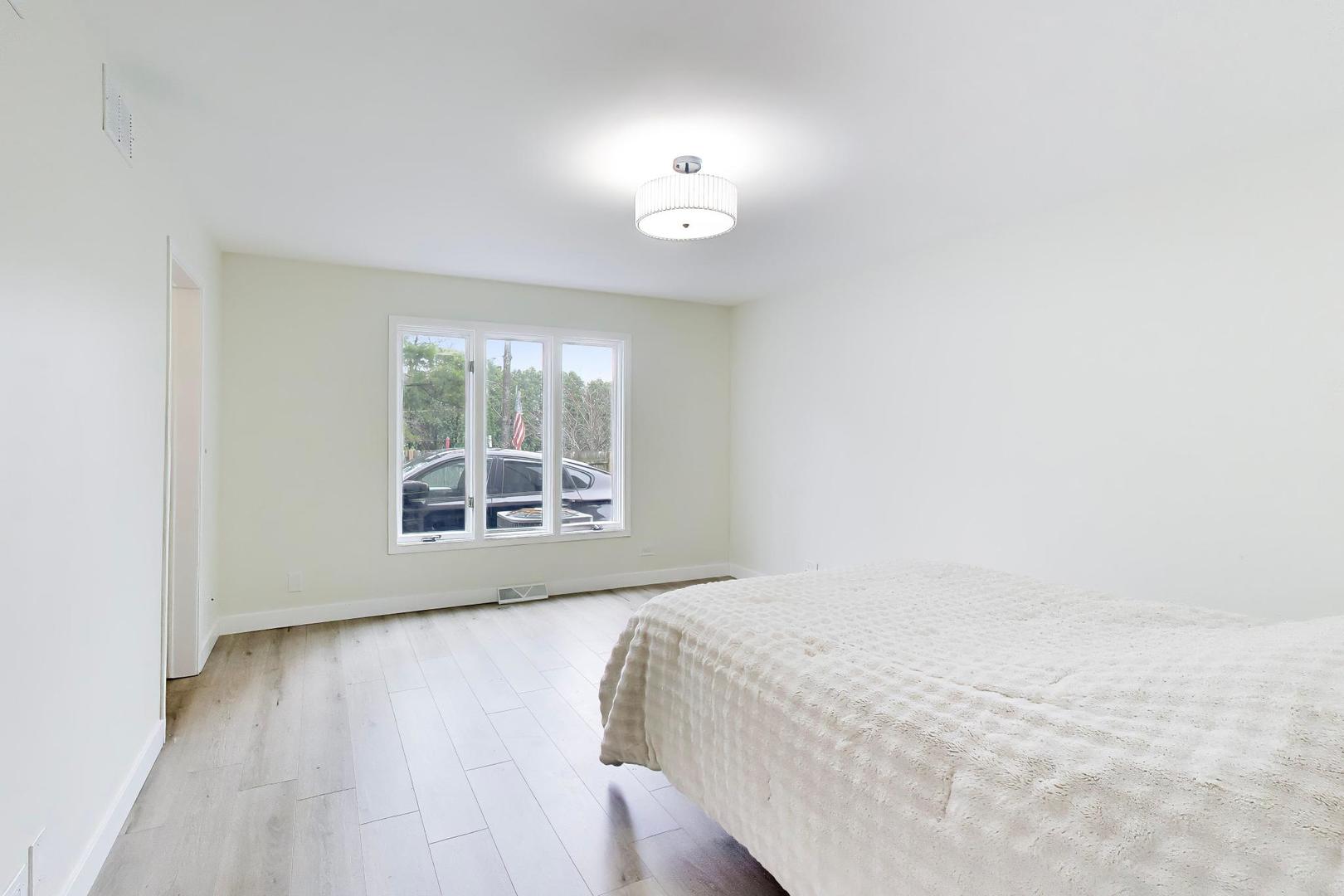 8S510 Oxford Lane, Naperville, IL 60565