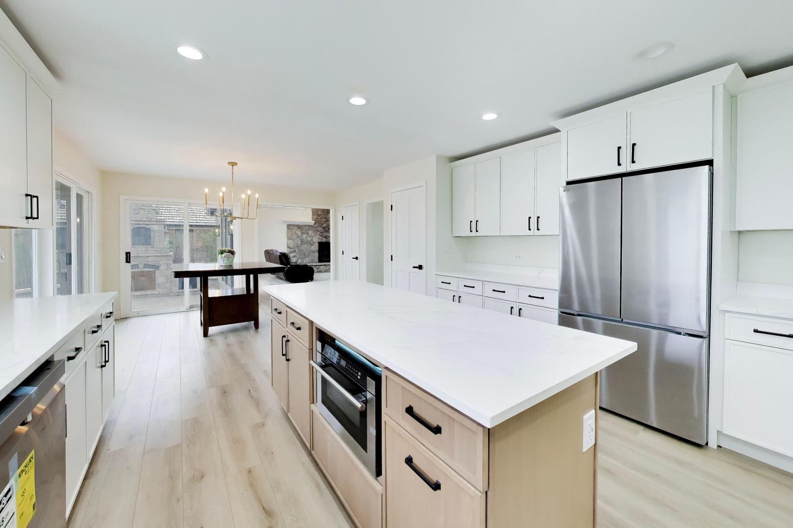 8S510 Oxford Lane, Naperville, IL 60565