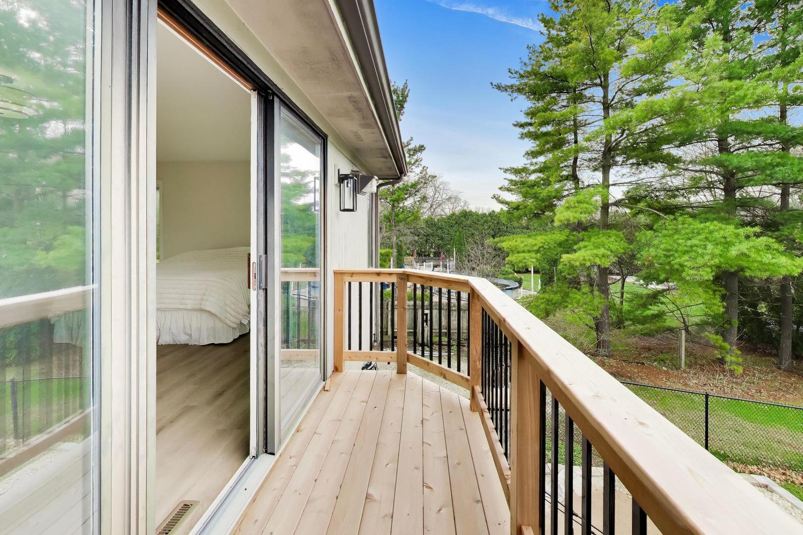 8S510 Oxford Lane, Naperville, IL 60565