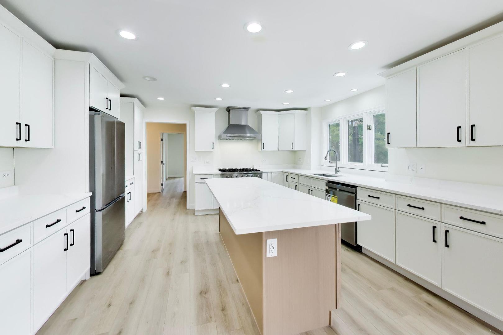 8S510 Oxford Lane, Naperville, IL 60565