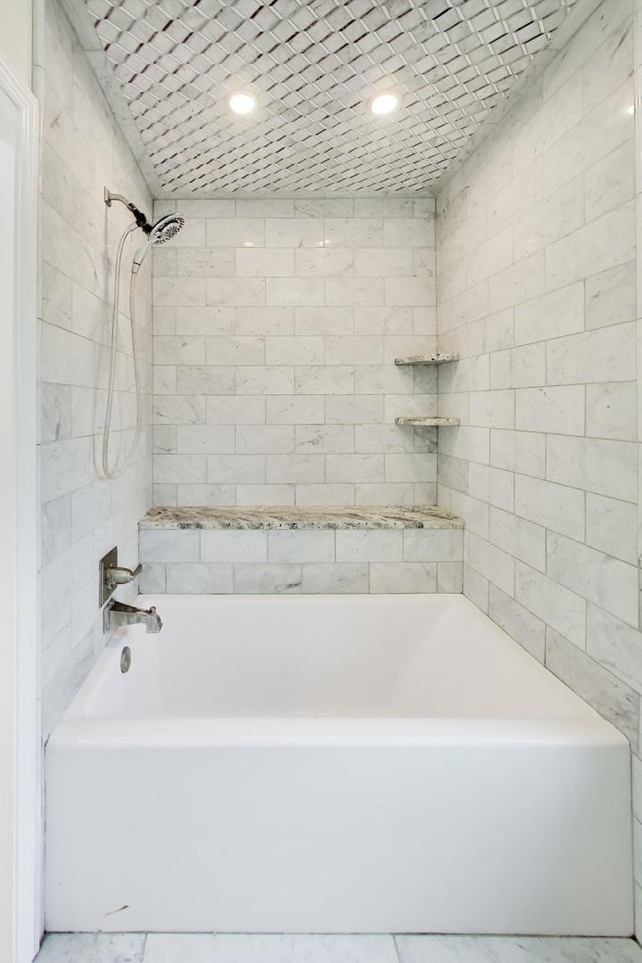 8S510 Oxford Lane, Naperville, IL 60565