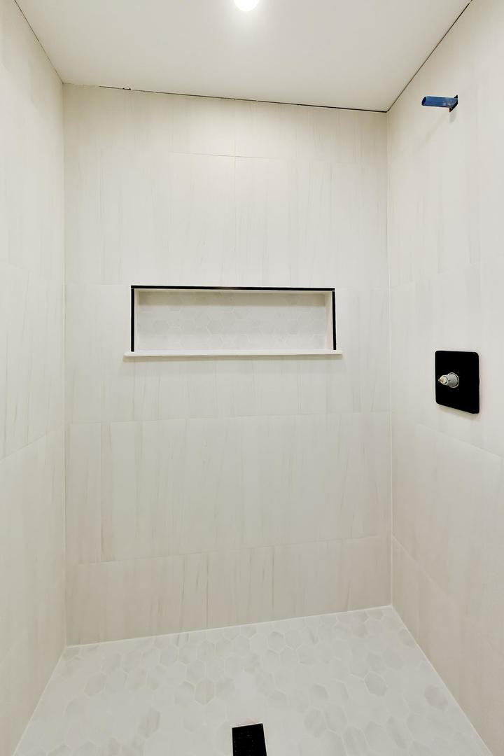 8S510 Oxford Lane, Naperville, IL 60565