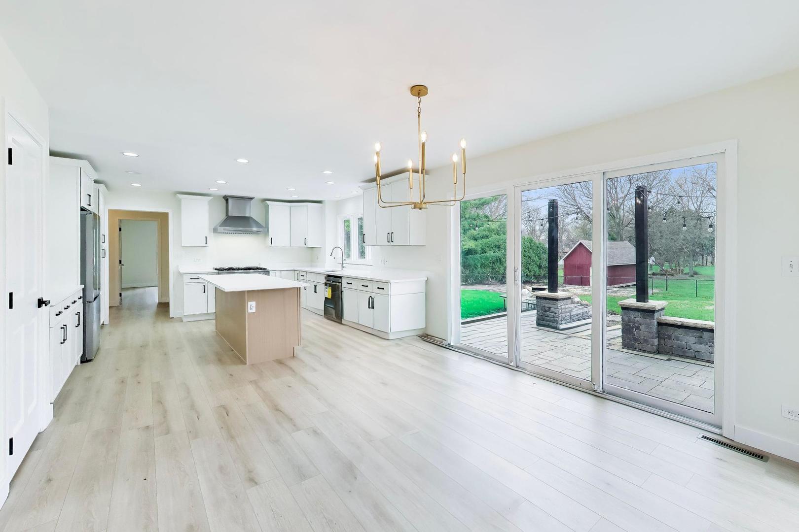 8S510 Oxford Lane, Naperville, IL 60565