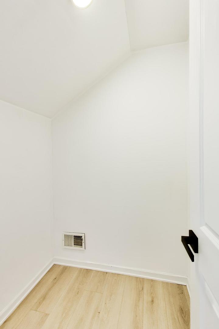 8S510 Oxford Lane, Naperville, IL 60565