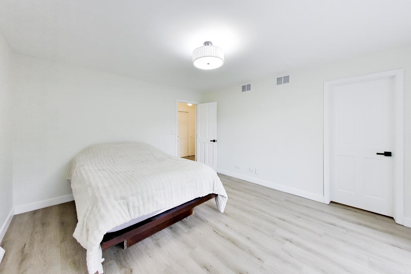 8S510 Oxford Lane, Naperville, IL 60565