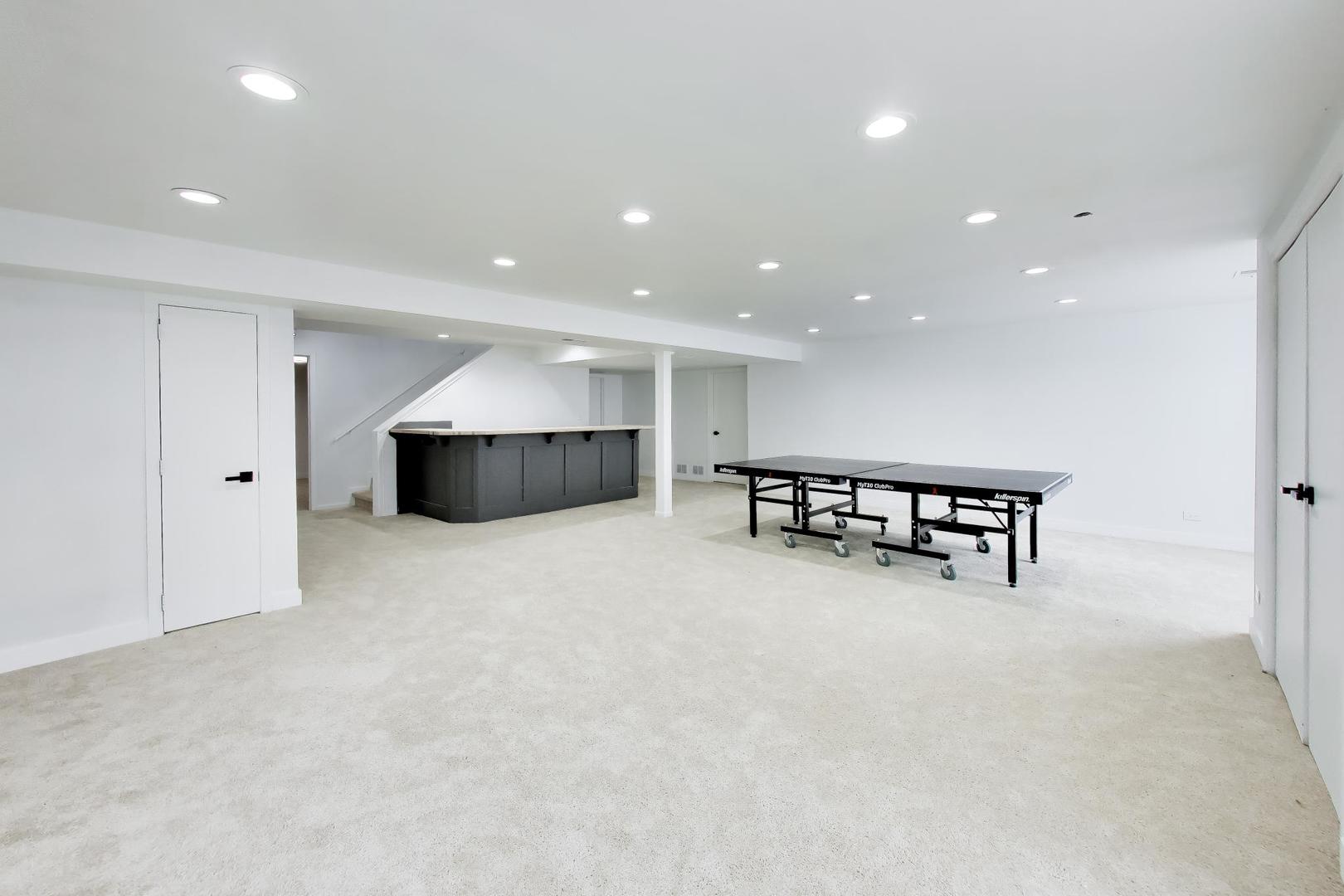 8S510 Oxford Lane, Naperville, IL 60565