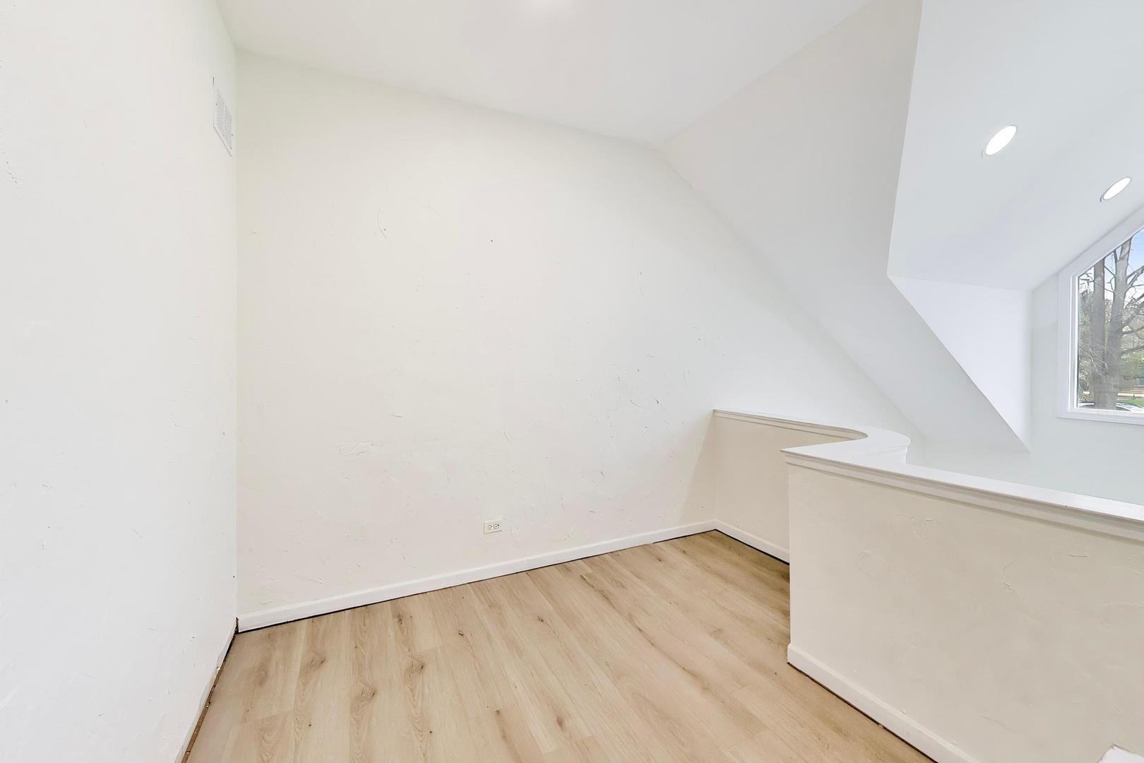 8S510 Oxford Lane, Naperville, IL 60565