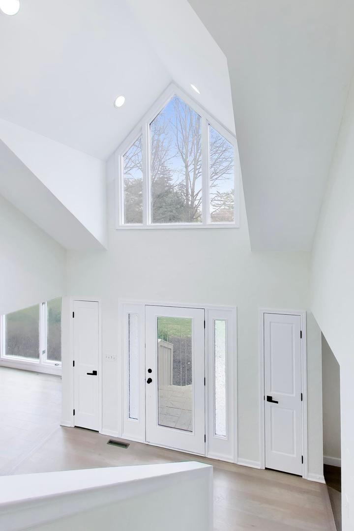 8S510 Oxford Lane, Naperville, IL 60565