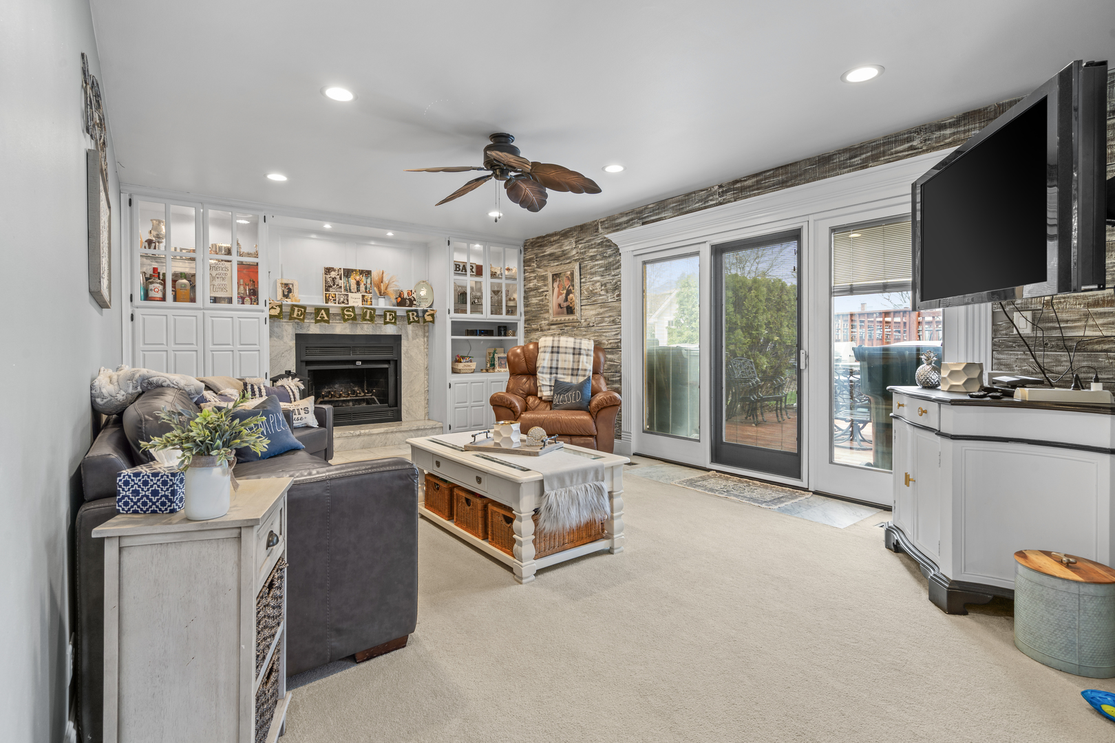 340 Stonehurst Lane, Roselle, IL 60172