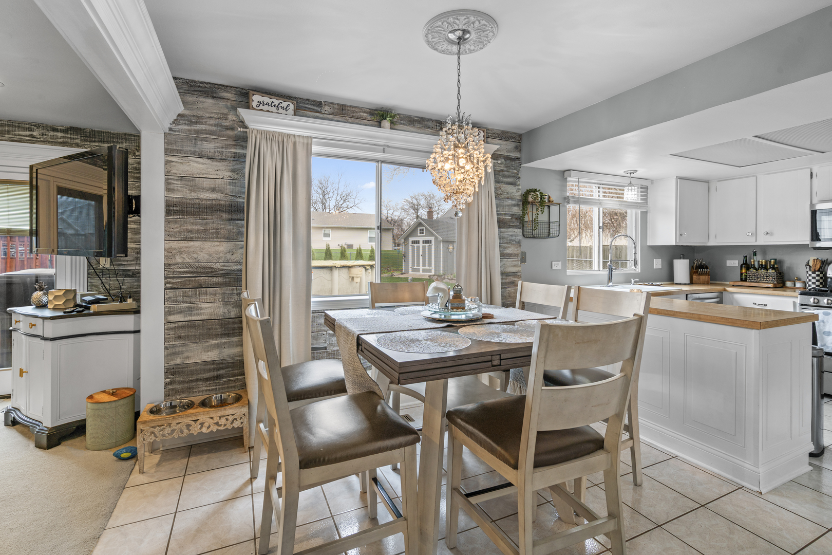 340 Stonehurst Lane, Roselle, IL 60172