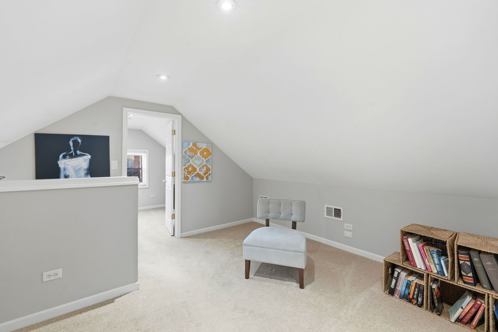 5135 W Melrose Street, Chicago, IL 60641