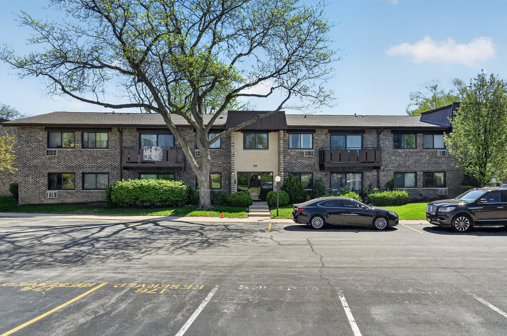 2638 N WINDSOR Drive #102, Arlington Heights, IL 60004